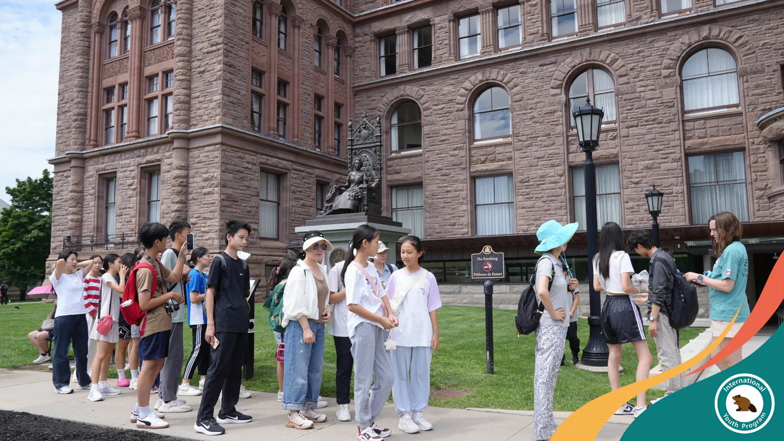 学生进行校园参访活动