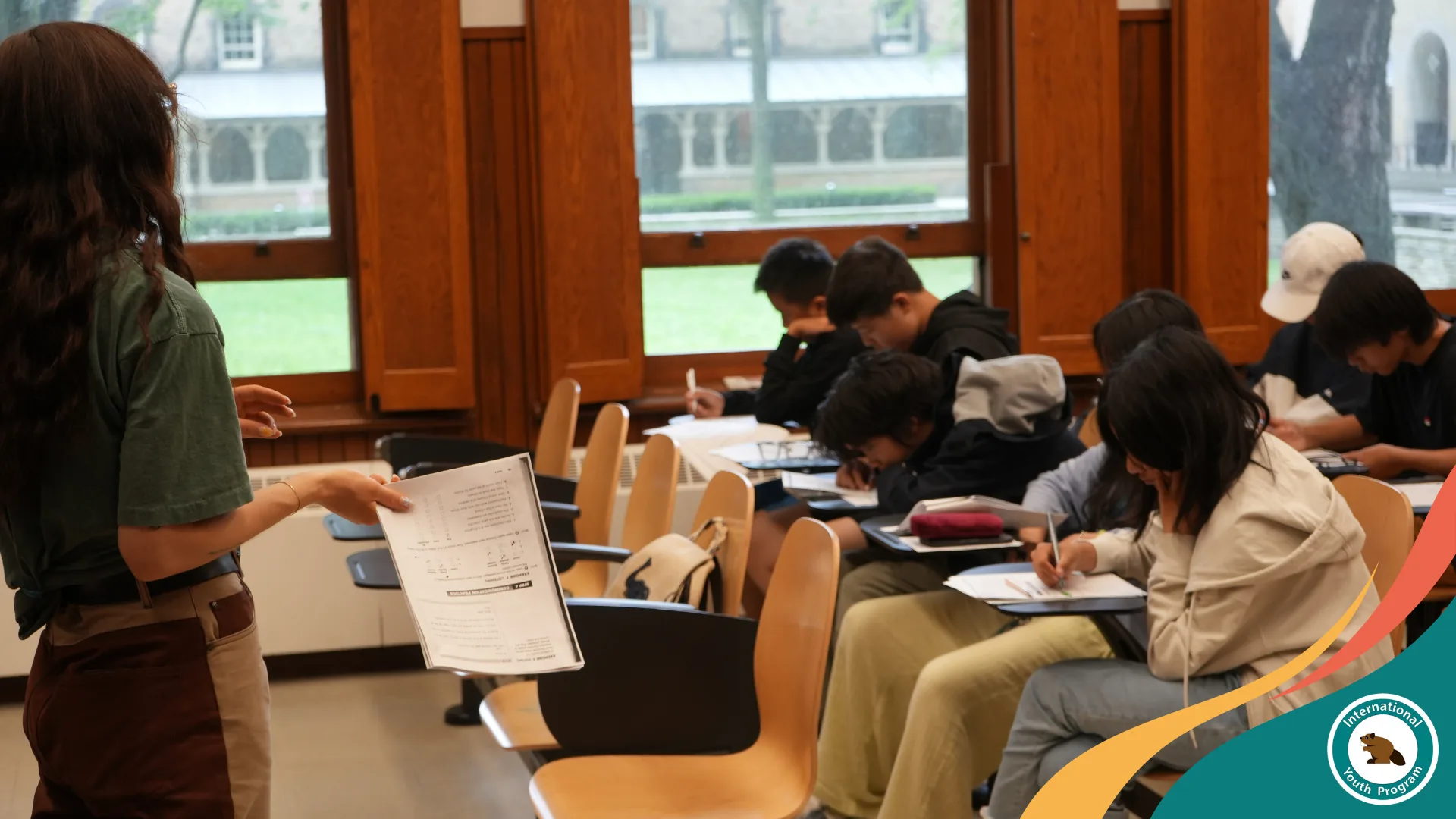 学生参与课堂交流活动